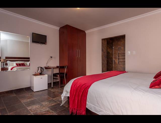 13 BEDROOM FREEHOLD FOR SALE IN ROODEKRANS